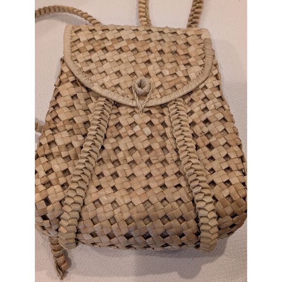 Vintage Woven Straw Backpack – Artisanal Craft – Repair or Repurpose - Picture 2 of 7
